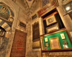 The interior of the mausoleum and wooden carving on the catafalques was done by Selimoglu Abdulvahit.